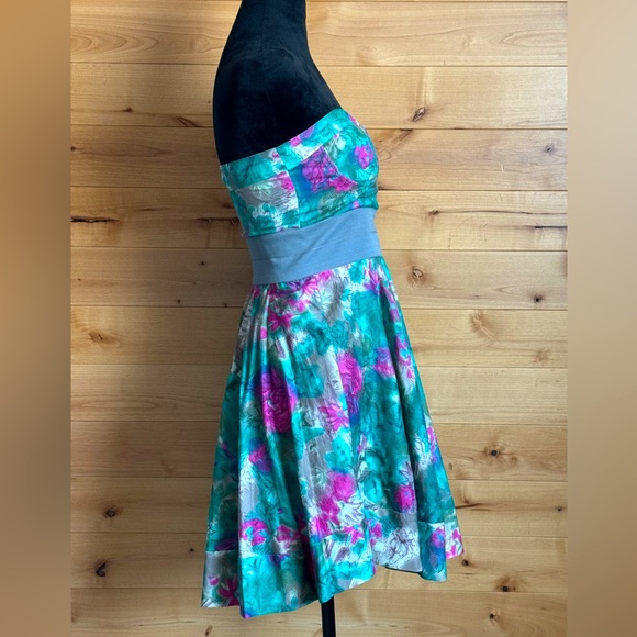 ELIZABETH and JAMES - Picture 3 of 10